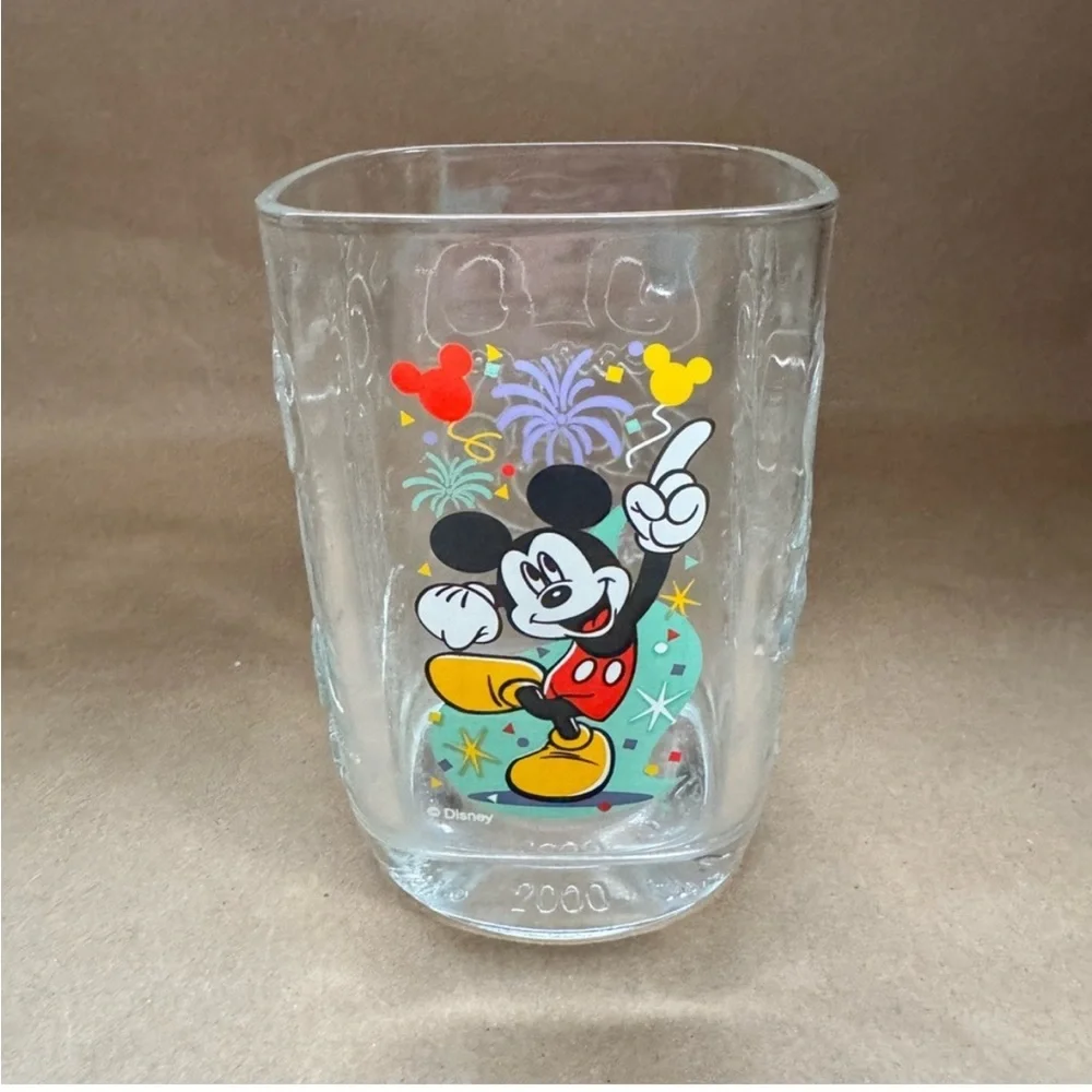 Set of 4 x 2000 McDonalds Walt Disney World Square Glass Tumblers - Picture 2 of 11